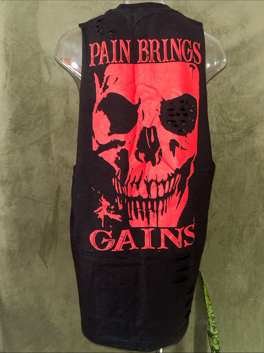 Pain Brings Gains Tee with Red Skull Graphic